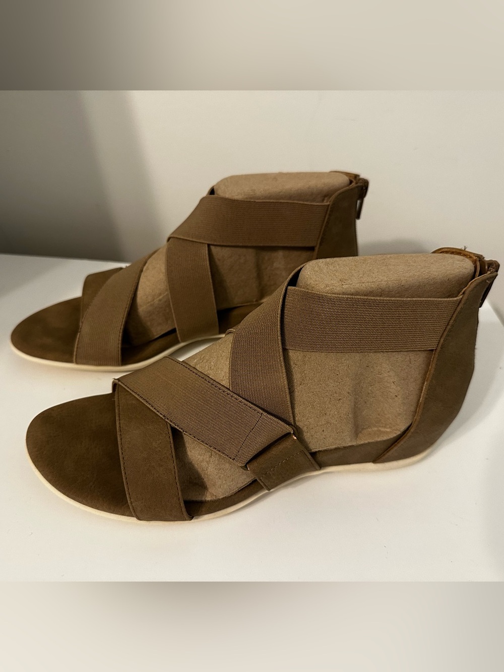 Euro Soft Women’s Tan Crisscross Elastic Rossie Sandal - Women’s size 8